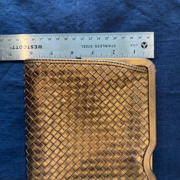 Authentic Vintage Bottega Veneta Intrecciato Clutch – Metallic Gold – GUC - Picture 3 of 11